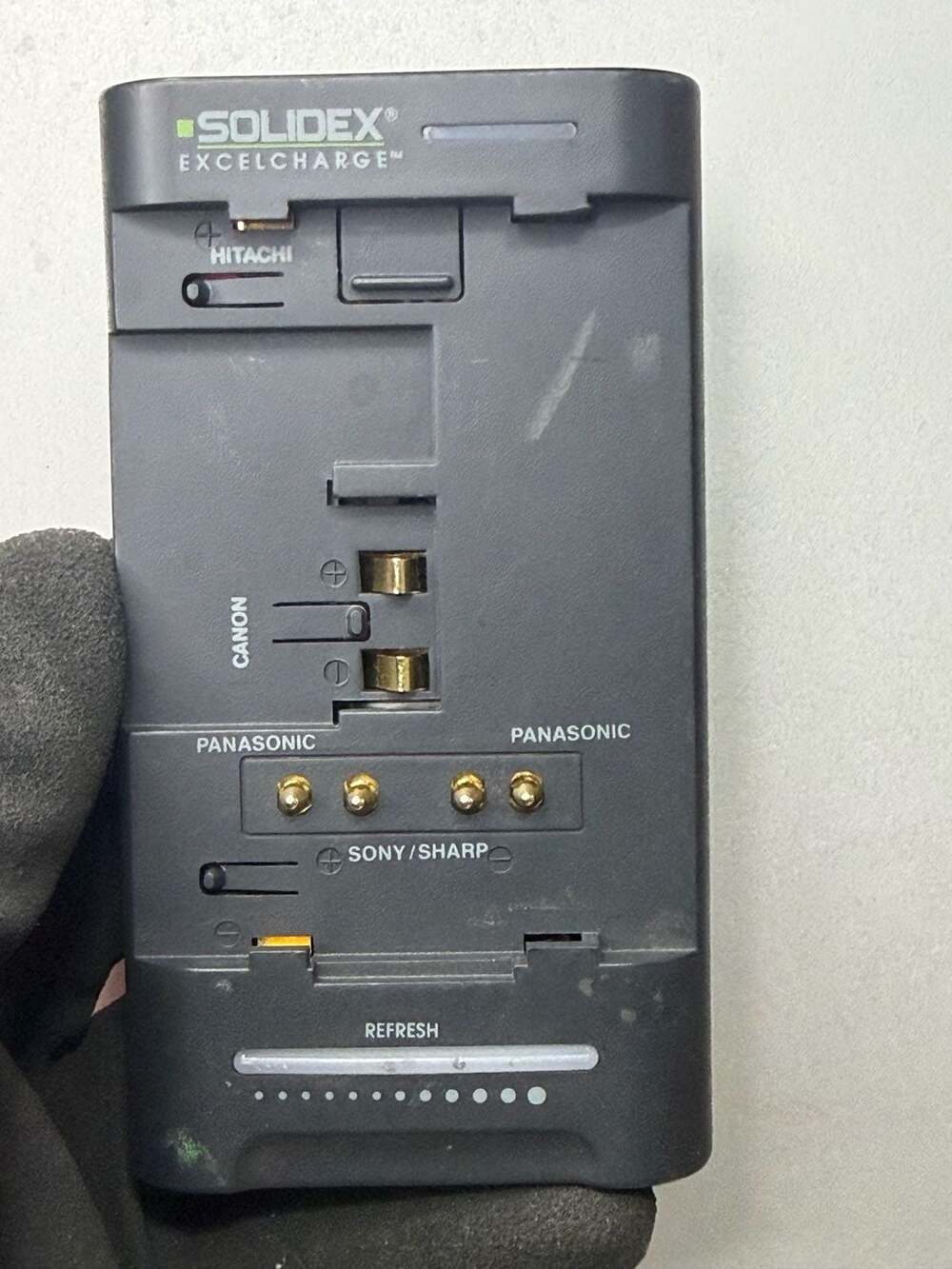 Solidex Excelcharge Universal Camcorder Battery Charger Model VC-88